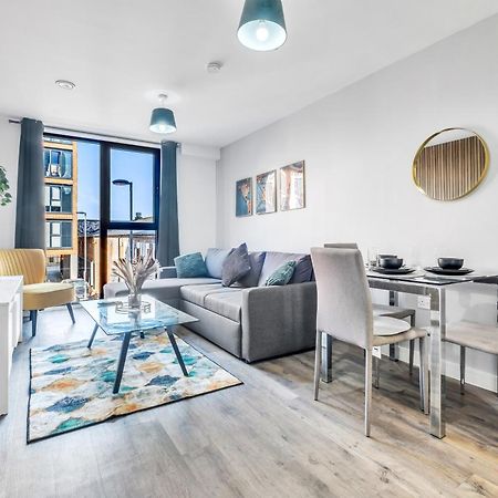 City Centre Emerald Escape - Sleeps-6, 2Beds & 2Baths , Netflix , Free Internet Бирмингам Екстериор снимка