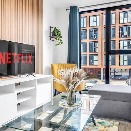 City Centre Emerald Escape - Sleeps-6, 2Beds & 2Baths , Netflix , Free Internet Бирмингам Екстериор снимка
