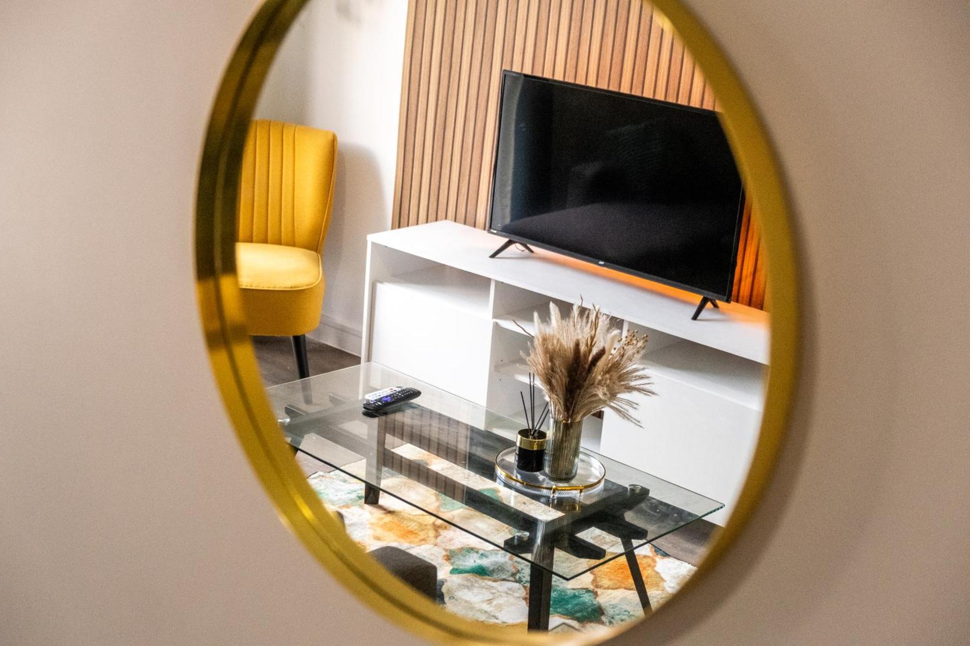 City Centre Emerald Escape - Sleeps-6, 2Beds & 2Baths , Netflix , Free Internet Бирмингам Екстериор снимка