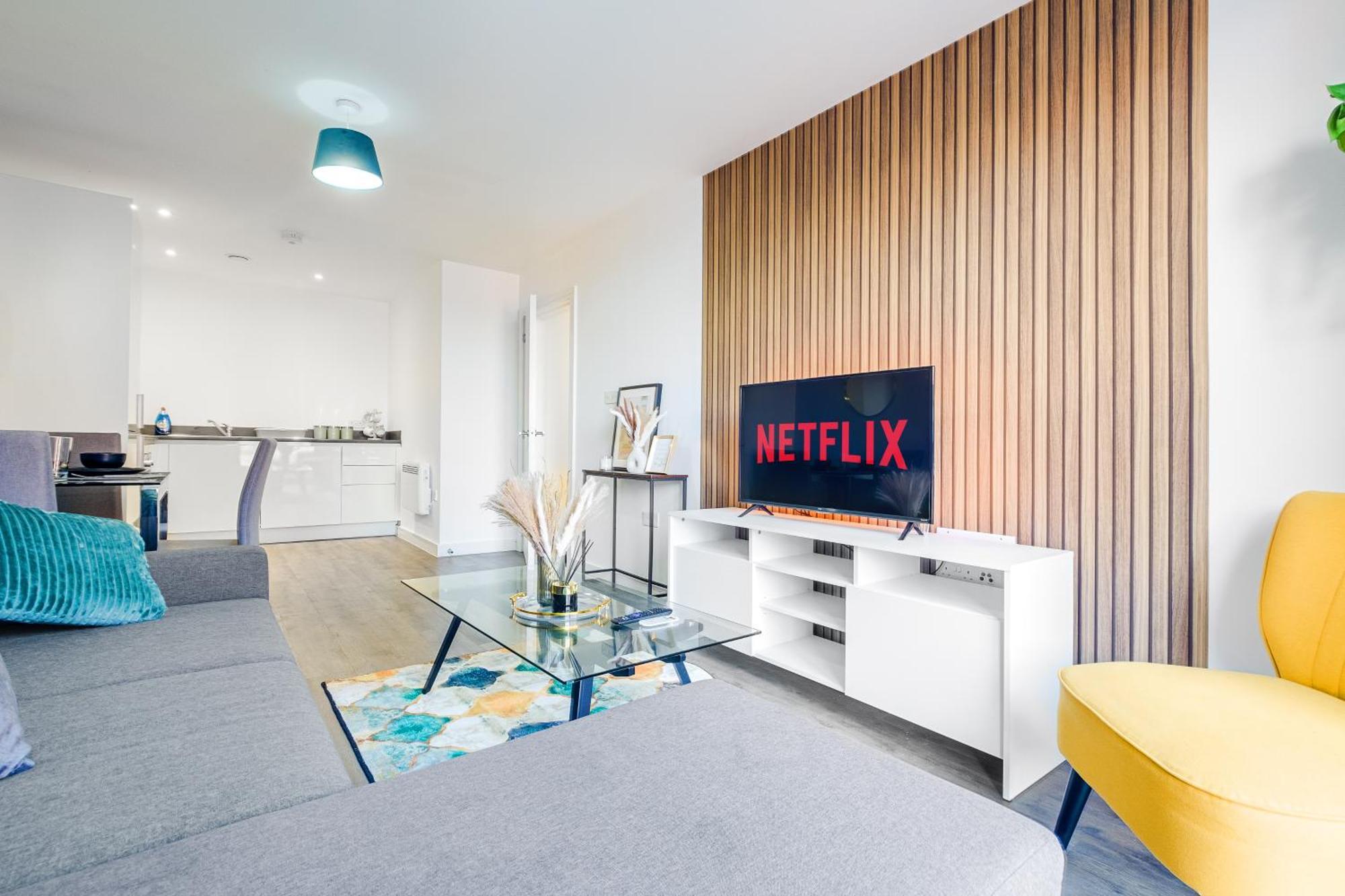 City Centre Emerald Escape - Sleeps-6, 2Beds & 2Baths , Netflix , Free Internet Бирмингам Екстериор снимка
