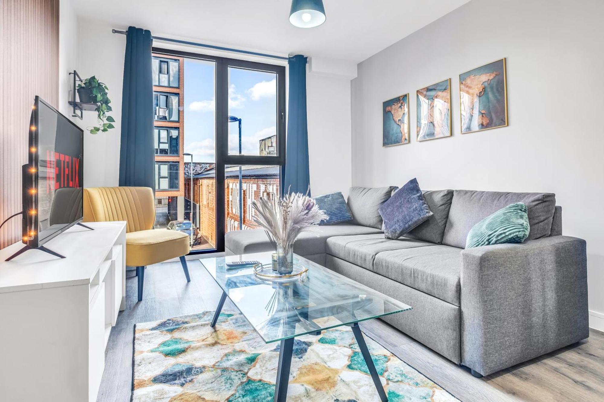 City Centre Emerald Escape - Sleeps-6, 2Beds & 2Baths , Netflix , Free Internet Бирмингам Екстериор снимка