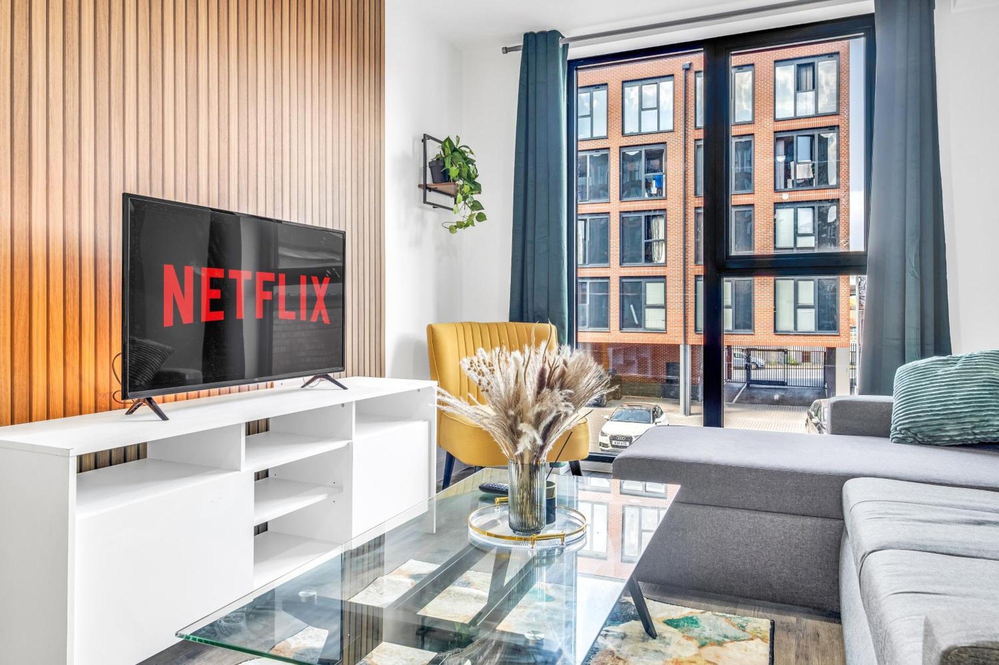 City Centre Emerald Escape - Sleeps-6, 2Beds & 2Baths , Netflix , Free Internet Бирмингам Екстериор снимка