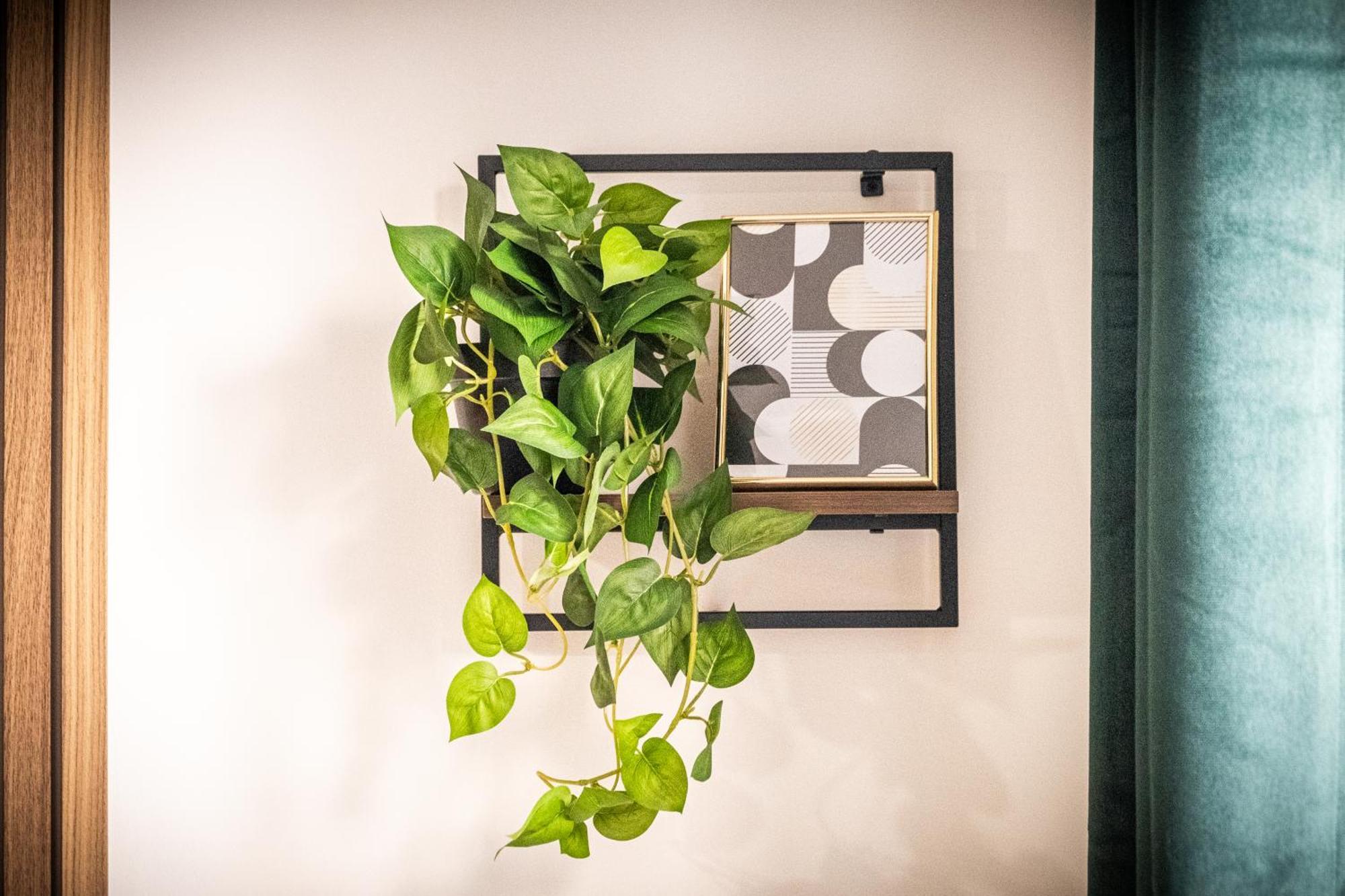City Centre Emerald Escape - Sleeps-6, 2Beds & 2Baths , Netflix , Free Internet Бирмингам Екстериор снимка