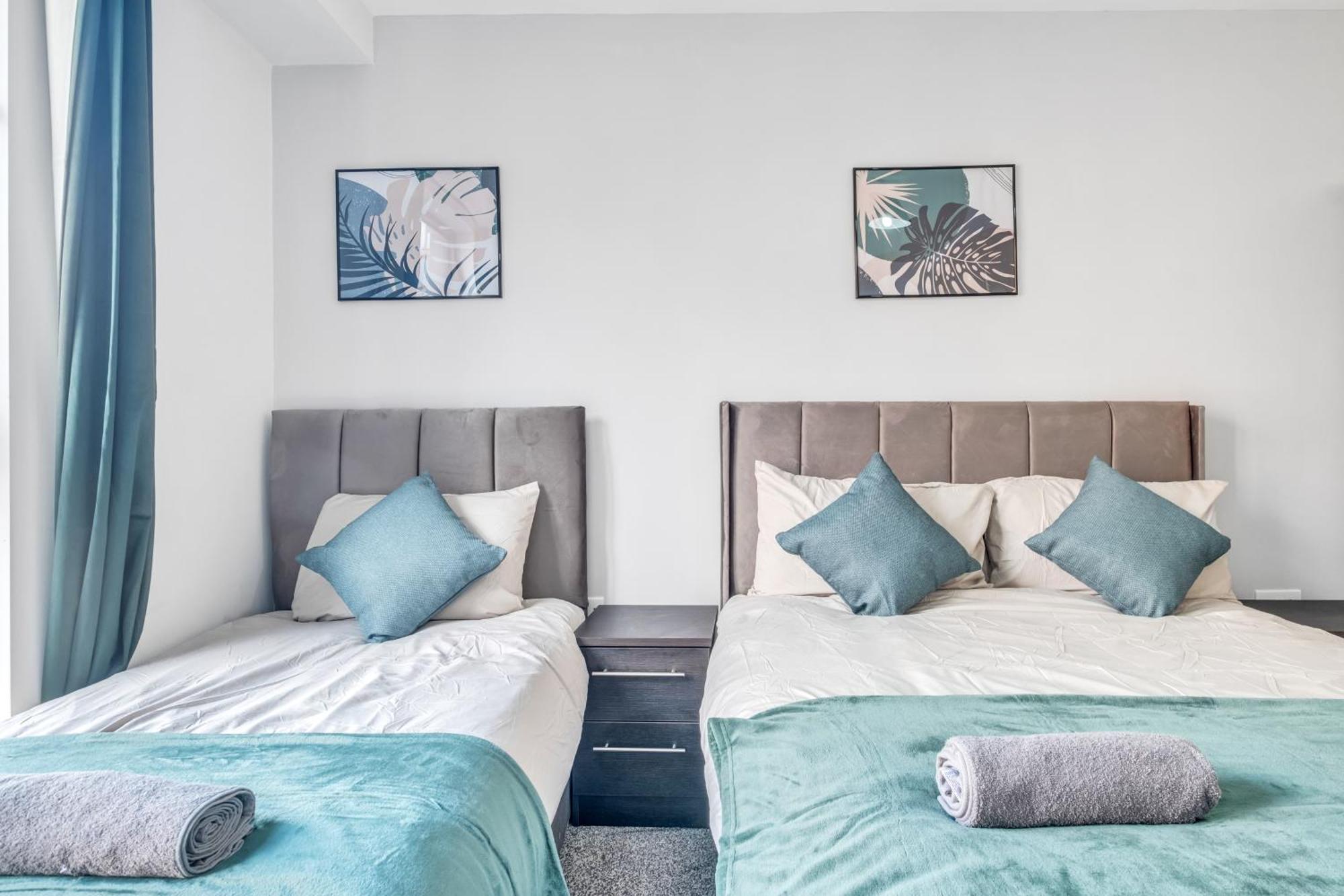 City Centre Emerald Escape - Sleeps-6, 2Beds & 2Baths , Netflix , Free Internet Бирмингам Екстериор снимка