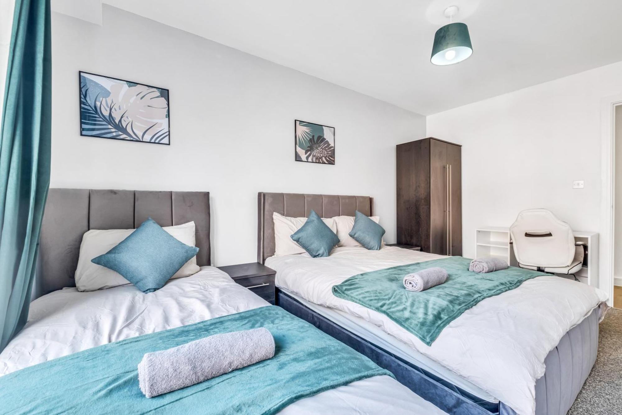 City Centre Emerald Escape - Sleeps-6, 2Beds & 2Baths , Netflix , Free Internet Бирмингам Екстериор снимка